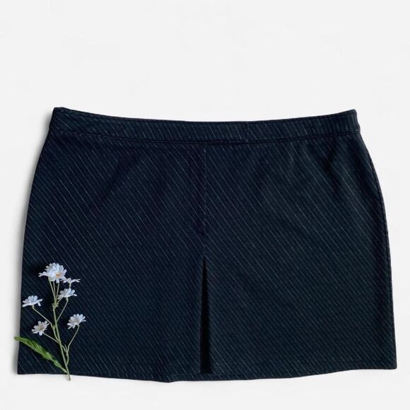 Y2K black pinstripe mini skirt - Picture 1 of 8